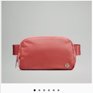 Lululemon everywhere belt bag